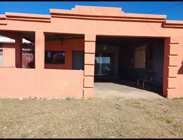 3 BEDROOM FREEHOLD FOR SALE IN SUNSET VIEW